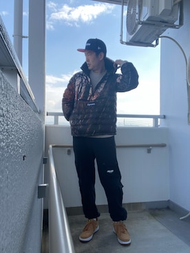 「Palace Skateboards（パレススケートボード）のアイテム」を使った、en  and outdoor unitさん（メンズ・182cm）の春コーディネート