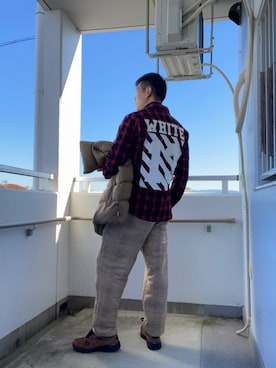 「off white（オフホワイト）のアイテム（シャツ/ブラウス）」を使った、en  and outdoor unitさん（メンズ・182cm）の冬コーディネート