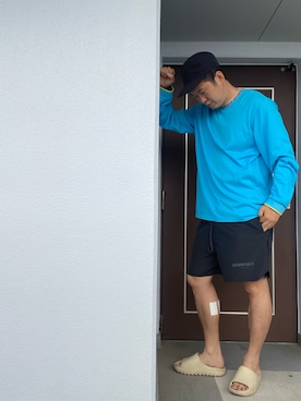 「Yeezy（イージー）のアイテム（サンダル）」を使った、en  and outdoor unitさん（メンズ・182cm）の春コーディネート