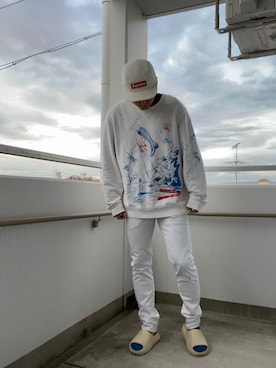「Yeezy（イージー）のアイテム（サンダル）」を使った、en  and outdoor unitさん（メンズ・182cm）の冬コーディネート