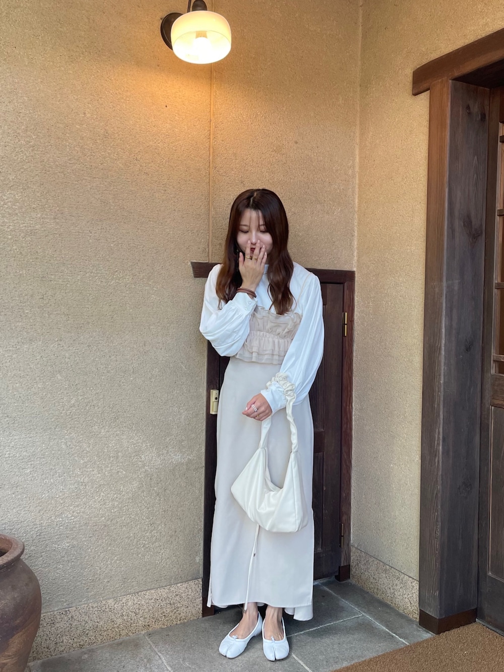 「最近のいい感じコーデ、お出かけコーデ、休日スタイル、大人可愛い、大人コーデ、今日のコーデ、淡色コーデ」｜「LibertyDollのLiberty Doll / 足袋パンプス/タビバレエ(1131)　フラットシューズ（バレエシューズ、ホワイト系）」を使った、risaさん（レディース・161cm）の秋コーディネートの1枚目の写真