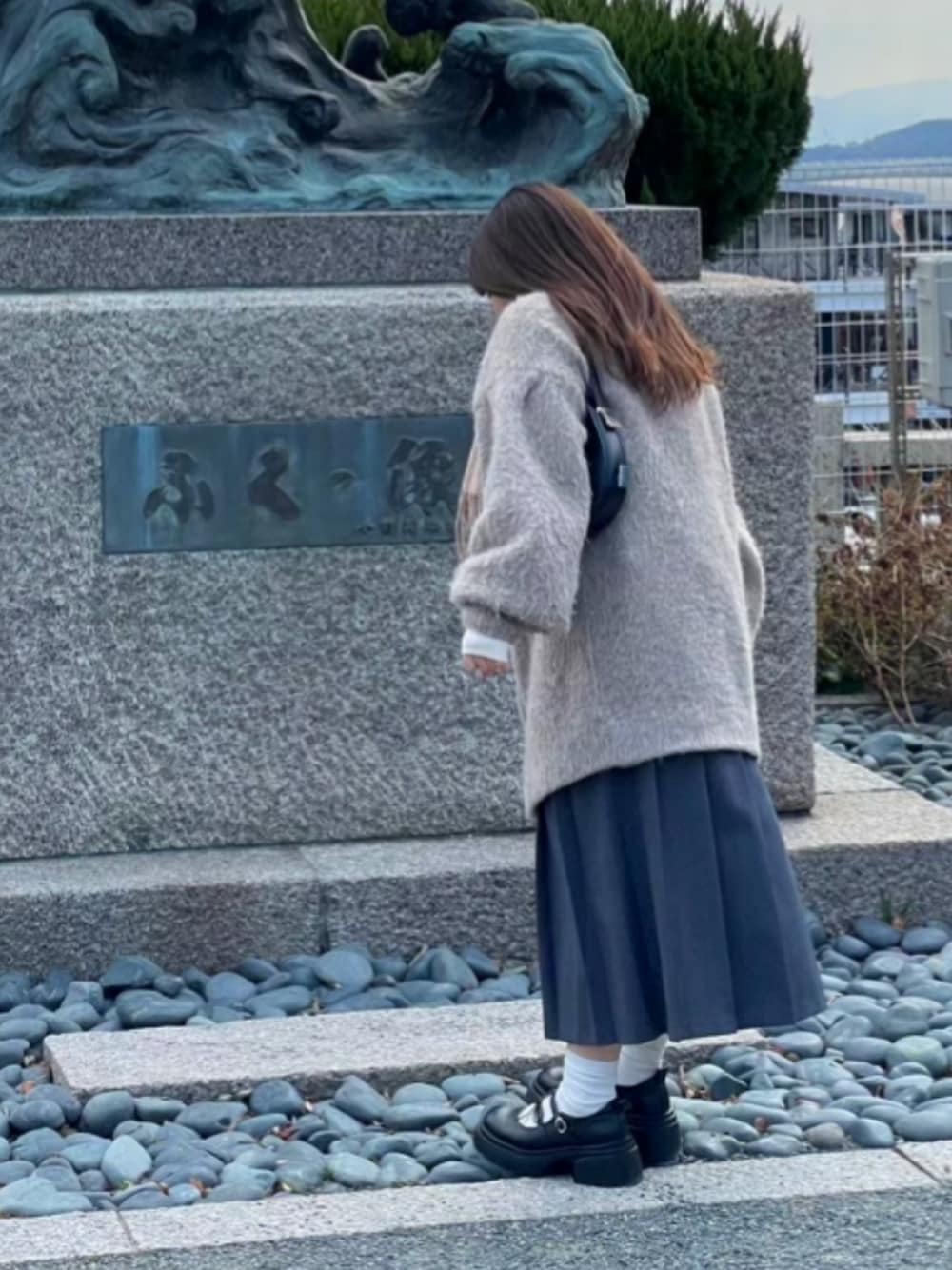 「GRLのアイテム（ローファー、ブラック系）」を使った、りさん（レディース・148cm）の春コーディネートの1枚目の写真