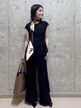 「ROPE'（ロペ）のロートレックシルクスカーフ/Lサイズ（バンダナ/スカーフ、ホワイト系）」を使った、NAOKOさん（レディース・163cm）の春コーディネート