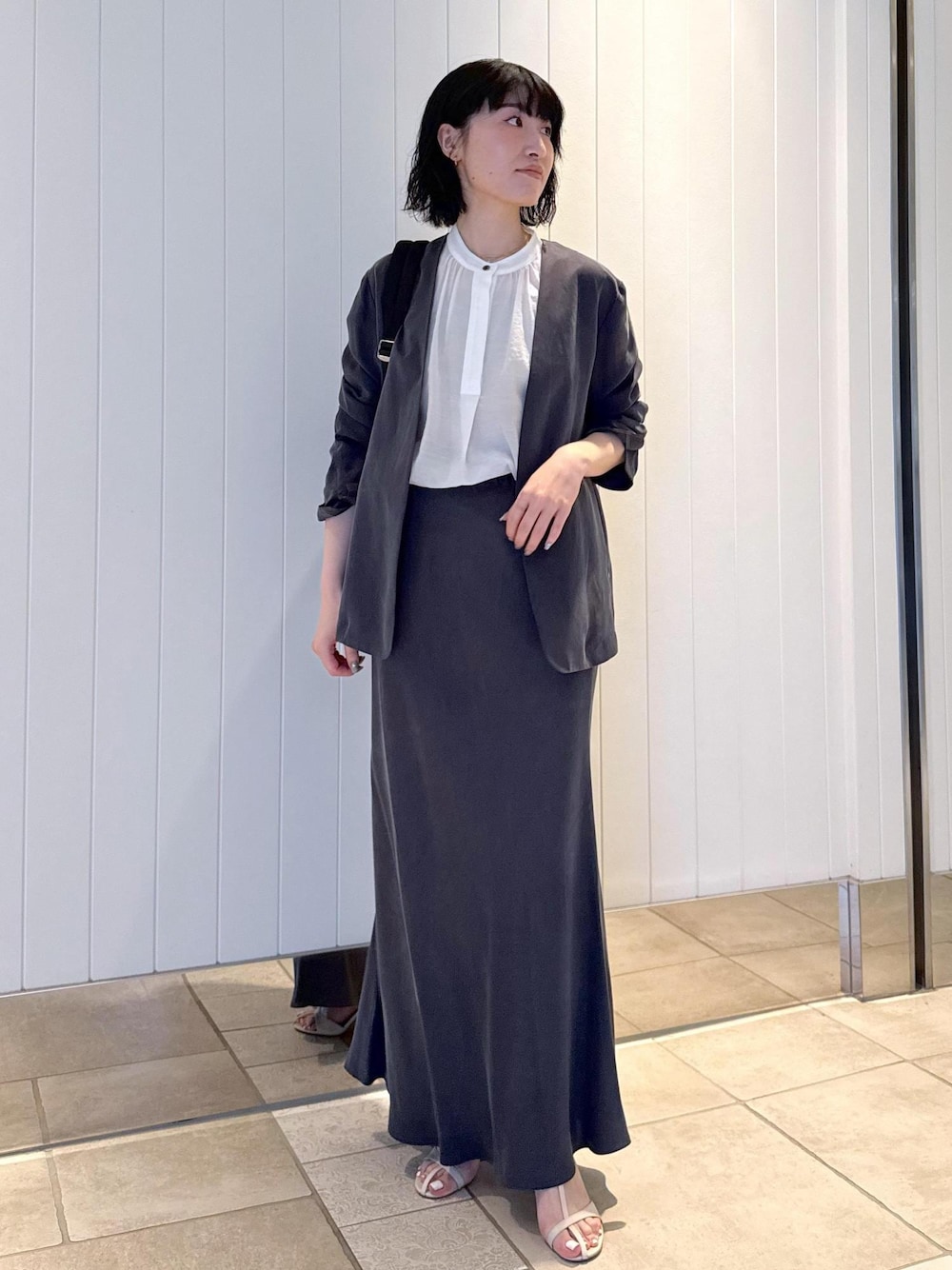 「初夏コーデ、夏コーデ、お仕事コーデ、授業参観日コーデ、女子会コーデ、スカートスタイル、モノトーンコーデ、きれいめコーデ、ROPÉ、ウェーブ、ブルべ冬、混合、トップス、シャツ/ブラウス、ジャケット/アウター」｜「E'PORの【E'POR】【A4/PC対応・撥水】Pac Sac（ パックサック ）/WEB掲載（バックパック/リュック、ブラック系）」を使った、mm＊さん（レディース・161cm）の春コーディネートの1枚目の写真