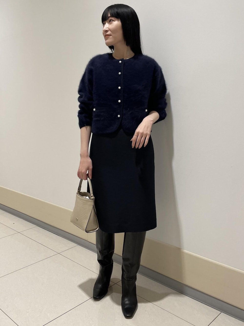 「ニット、ネイビー、クルーネック、カーディガン、セットアップ、ボタン、ワンピース、ブーツ、ロングブーツ、Knit 2023、ROPÉ、お出かけ、きれいめ、セレモニー、オケージョン」｜「ROPE'のリアルレザーヒールロングブーツ（ブーツ、ブラック系）」を使った、mm＊さん（レディース・161cm）の秋コーディネートの1枚目の写真