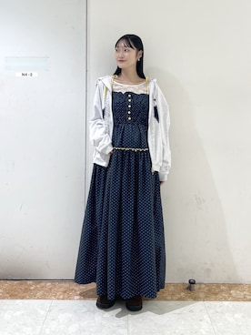 「w closet（ダブルクローゼット）の2WAYシャーリングキャミワンピース（ワンピース、ブルー系）」を使った、ミナさん（レディース・159cm）の秋コーディネート