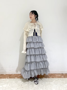「w closet（ダブルクローゼット）の《お気に入り登録累計1.5万越え》【新色追加】フリルティアードジャンパースカート（ワンピース、ブルー系）」を使った、ミナさん（レディース・159cm）の秋コーディネート