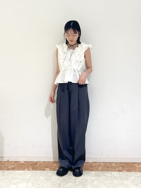 「w closet（ダブルクローゼット）のフリフリノースリブラウス（シャツ/ブラウス、ホワイト系）」を使った、ミナさん（レディース・159cm）の春コーディネート