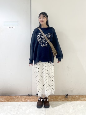 「w closet（ダブルクローゼット）のダメージニット（ニット/セーター、ブルー系）」を使った、ミナさん（レディース・159cm）の秋コーディネート