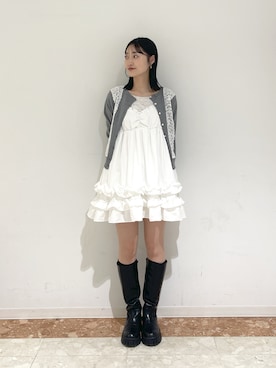 「w closet（ダブルクローゼット）のフリルミニキャミワンピース（ワンピース、ホワイト系）」を使った、ミナさん（レディース・159cm）の冬コーディネート