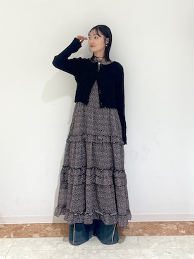 「w closet（ダブルクローゼット）のブークレショートカーディガン（Tシャツ/カットソー、ブラック系）」を使った、ミナさん（レディース・159cm）の春コーディネート