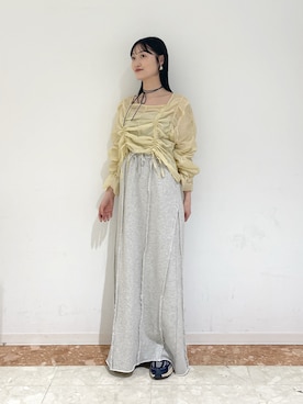 「w closet（ダブルクローゼット）のシアードロストプルオーバー（シャツ/ブラウス、イエロー系）」を使った、ミナさん（レディース・159cm）の春コーディネート