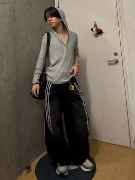 「UNIQLO（ユニクロ）のアイテム（Tシャツ/カットソー、グレー系）」を使った、Kさん（メンズ・163cm）の秋コーディネート