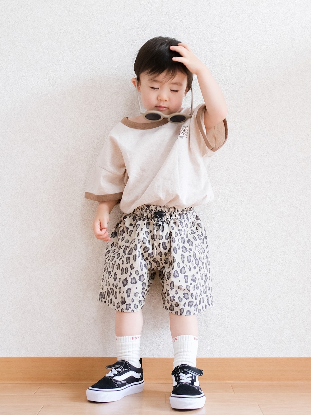 「夏コーデ、お洒落さんとつながりたい、男の子、キッズコーデ、半袖シャツ、ハーフパンツ、レオパード、BREEZE、VANS、スニーカー、お出かけコーデ日記、1歳7ヶ月」｜「BREEZEの総柄ウエストコードハーフパンツ_5分丈（その他パンツ、ベージュ系）」を使った、ITSUKIさん（キッズ・80cm）の夏コーディネートの1枚目の写真