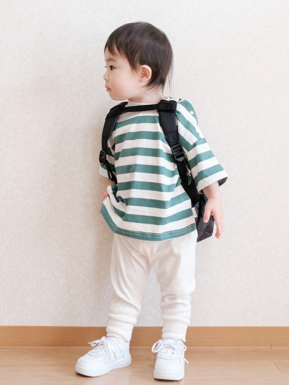 「お出かけコーデ日記、初夏コーデ、プチプラ、夏コーデ、カジュアルコーデ、ボーダー、Tシャツ、リュック、カジュアル、キッズファッション、1歳、1歳7ヶ月、ボーダートップス、白スニーカー」｜「Birthdayのアイテム（Tシャツ/カットソー、グリーン系）」を使った、ITSUKIさん（キッズ・80cm）の春コーディネートの1枚目の写真