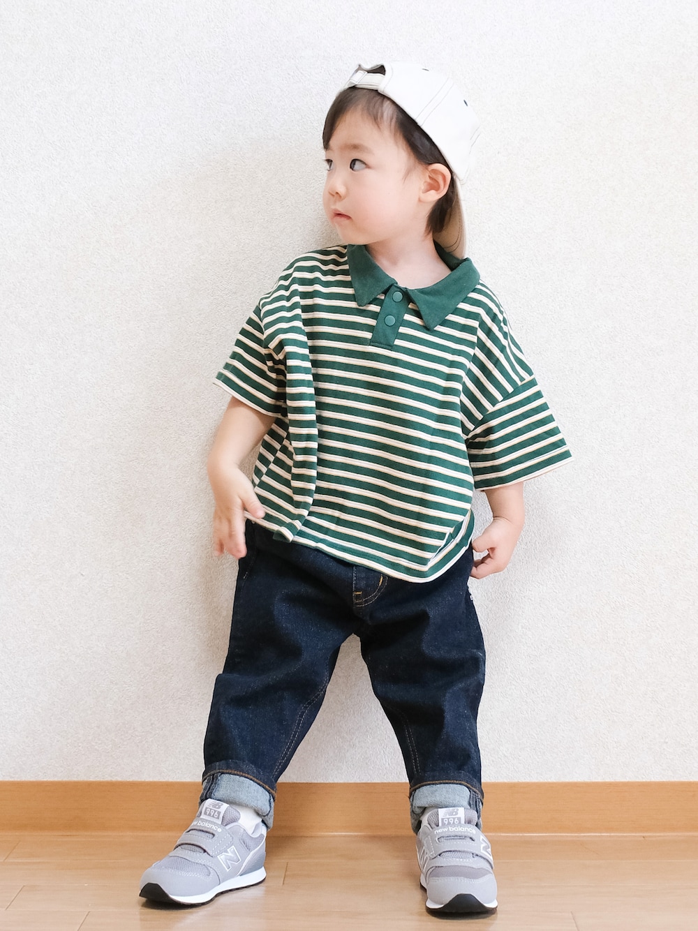 「キッズコーデ、デニム、デニムパンツ、ポロシャツ、ボーダー、オーバーサイズ、バースデイ、markey's、マーキーズ、ストリート、ストリートコーデ、1歳、ニューバランス、スニーカー」｜「Birthdayのアイテム（ポロシャツ、グリーン系）」を使った、ITSUKIさん（キッズ・80cm）の夏コーディネートの1枚目の写真