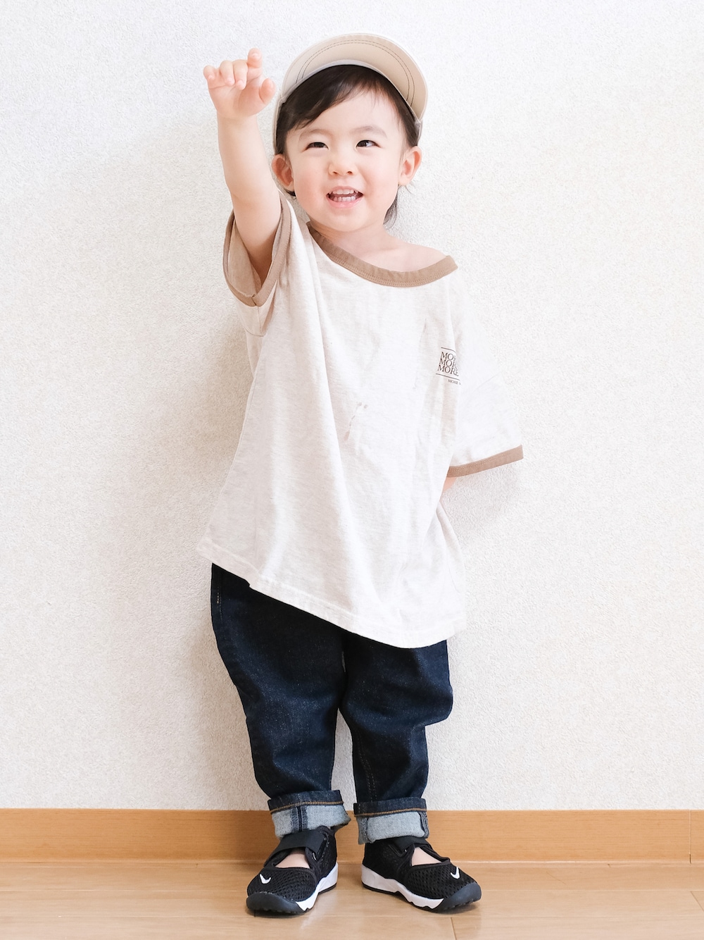 「Tシャツコーデ、オーバーサイズ、韓国子供服、キャップ、デニム、デニムパンツ、ジーンズ、マーキーズ、markey's、サンダル、エアリフト、NIKE、夏コーデ、キッズコーデ、キッズファッション」｜「MARKEY'Sのアイテム（デニムパンツ、ブルー系）」を使った、ITSUKIさん（キッズ・80cm）の夏コーディネートの1枚目の写真