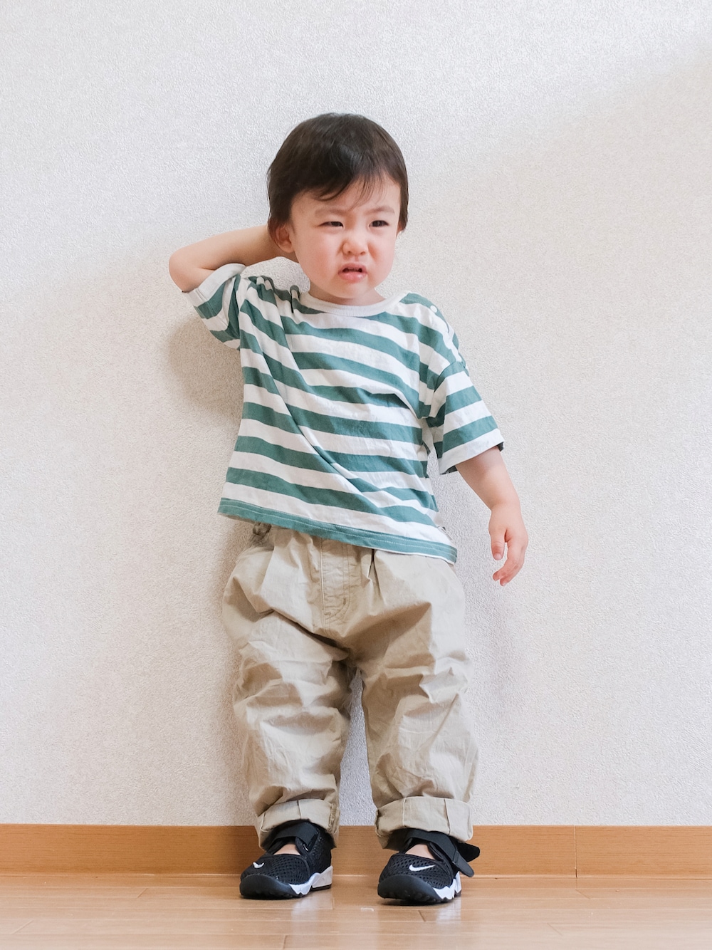 「このスタイルがお気に入り、カジュアル、Tシャツ、ボーダー、バースデイ、ベージュパンツ、BEAMS、サンダル、エアリフト、NIKE、1歳、１歳８ヶ月、むすこーで」｜「BEAMS miniのアイテム（チノパンツ、ベージュ系）」を使った、ITSUKIさん（キッズ・80cm）の夏コーディネートの1枚目の写真