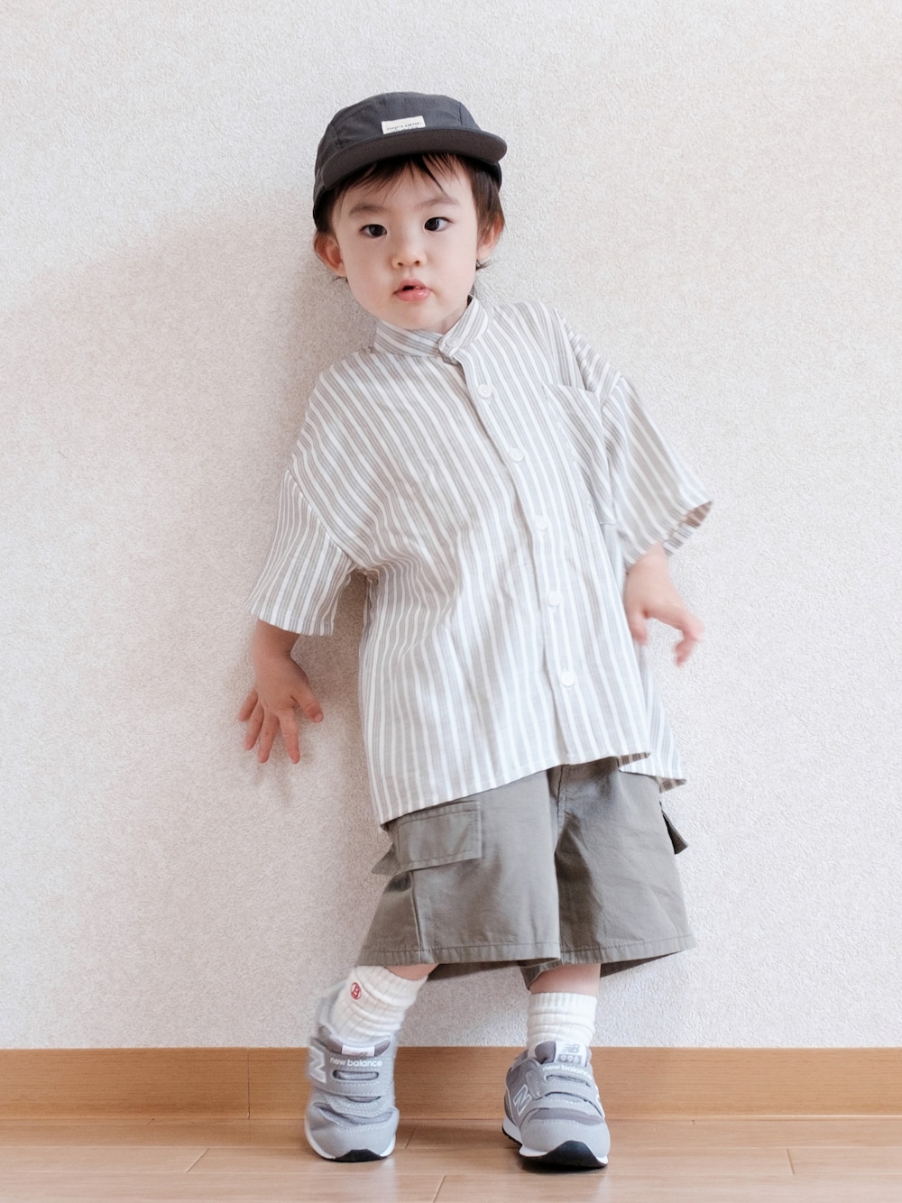 「お出かけコーデ日記、キッズファッション、カジュアル、初夏コーデ、男の子コーデ、ストライプシャツ、ストライプ、ハーフパンツ、ストリート、ストリートコーデ、ストリートMIX、1歳、1歳7ヶ月、半袖シャツ」｜「digreenのアイテム（カーゴパンツ、グリーン系）」を使った、ITSUKIさん（キッズ・80cm）の春コーディネートの1枚目の写真
