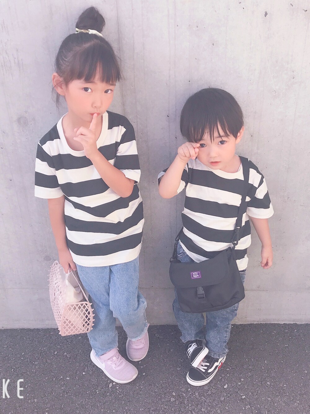 「キッズコーデ、キッズファッション、おんなのこ、おとこのこ、デニム、TOYTOYTOY、petit main、futafuta、おしゃれさんと繋がりたい」｜「TOYTOYTOYのアイテム（バッグ、ピンク系）」を使った、noaさん（キッズ・110cm）の秋コーディネートの1枚目の写真