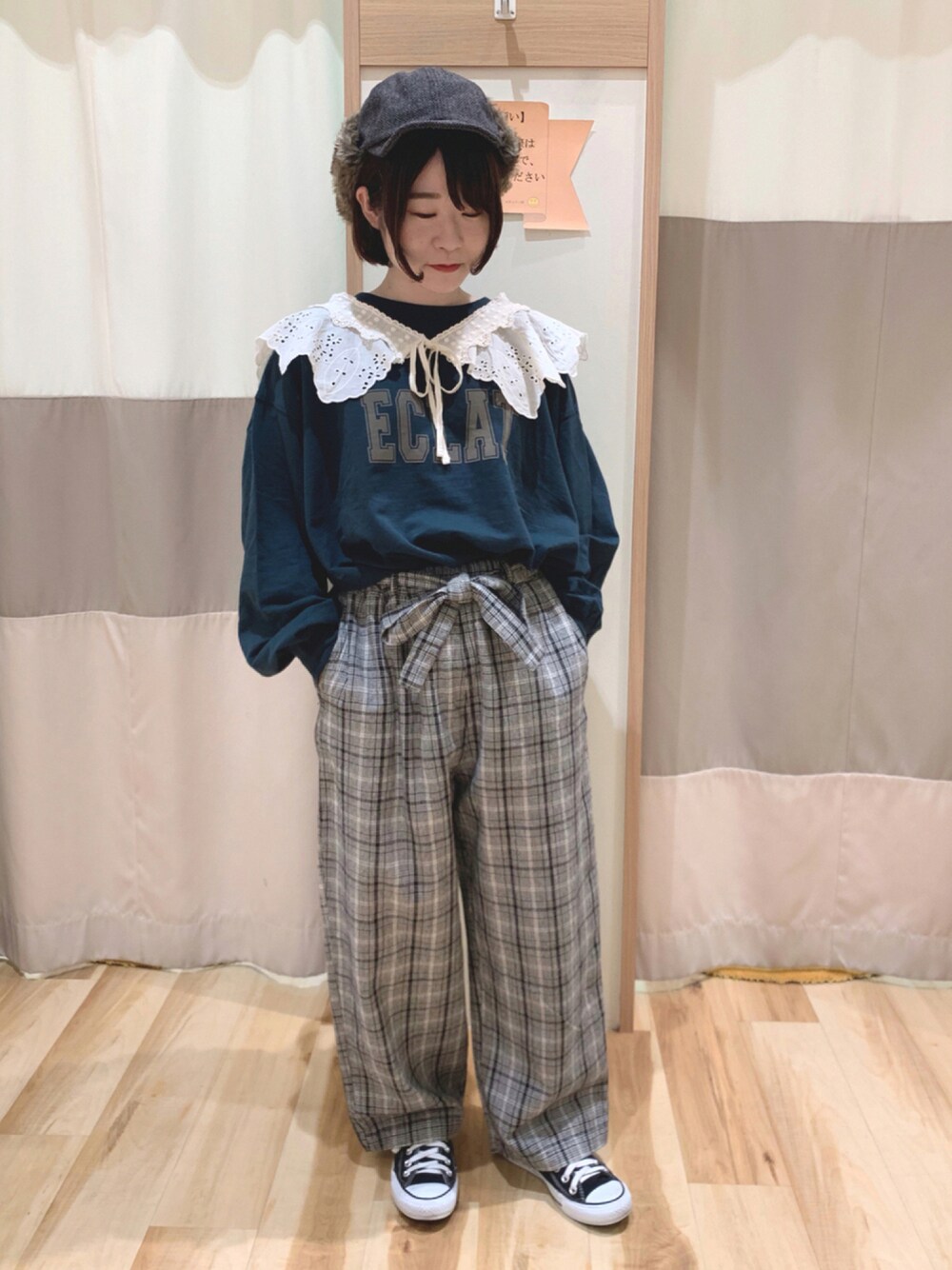 「グリーン、秋のコーデ、SM2、オーバーサイズ、パンツスタイル、低身長、付け襟、カジュアルコーデ、サマンサ モスモス(Samansa Mos2)、フライトキャップ」｜「Samansa Mos2のヘリンボーンフライトキャップ（キャップ、ブラウン系）」を使った、なかむらさん（レディース・152cm）の秋コーディネートの1枚目の写真