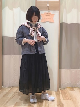 「肩掛け」｜「アイテム（デニムジャケット）」を使った、なかむらさん（レディース・152cm）の夏コーディネート