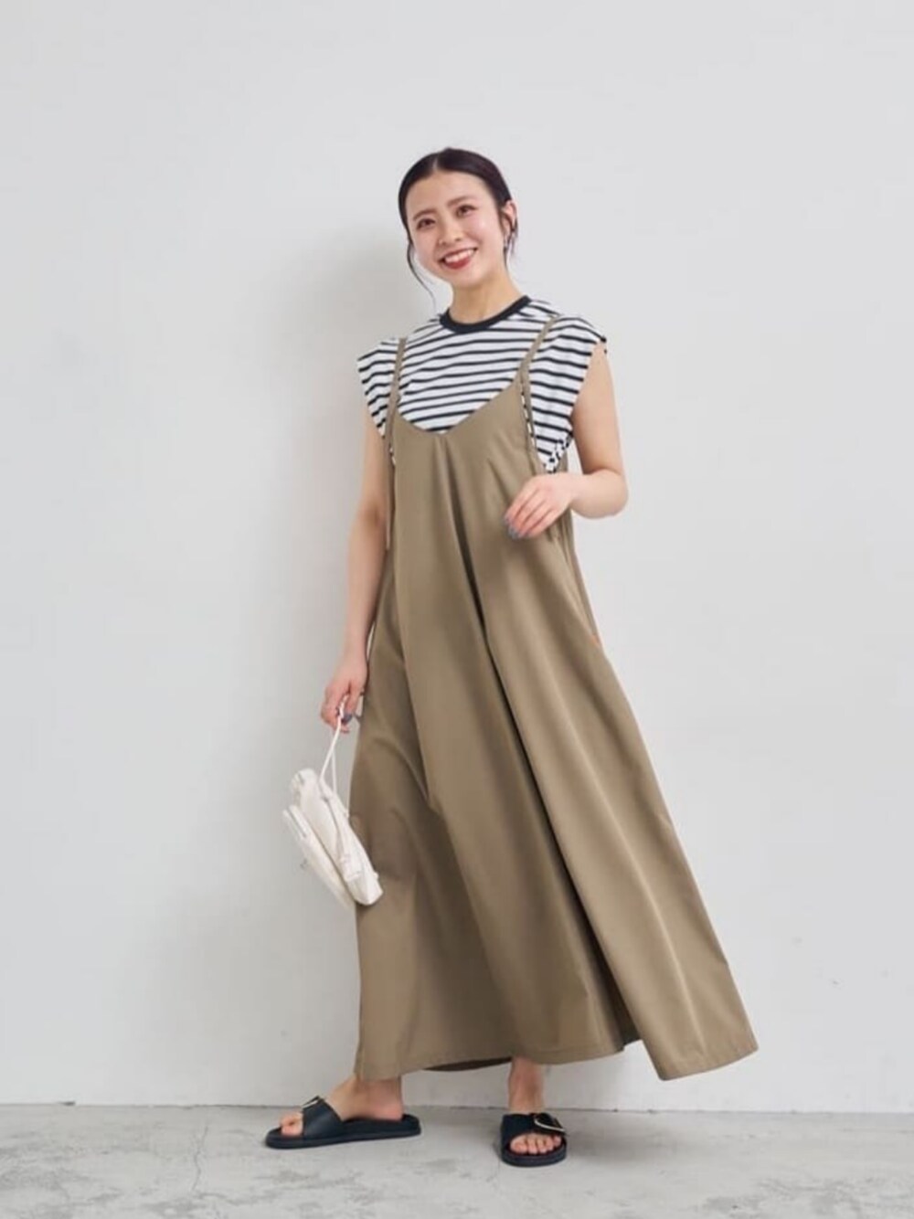 セール 登場から人気沸騰 買えるCLASSY. × UNIVERSAL OVERALLコラボ＞キャミソール ワンピース
