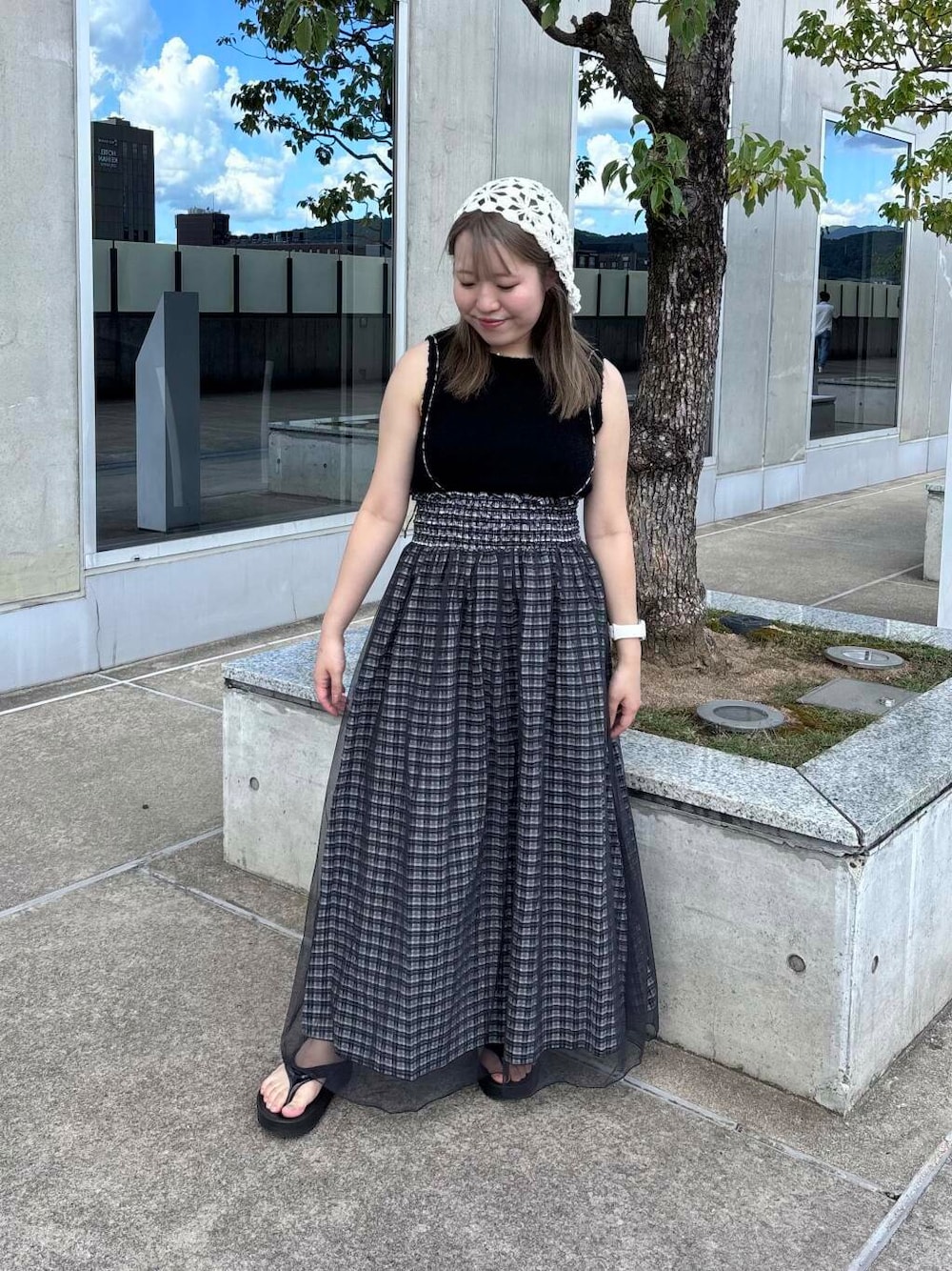 「kbf_ootd、KBF、newarrival、低身長コーデ、20代、骨格ストレート、夏のブラックコーデ、私のイチ推しブランド」｜「SMELLYのフラワークロシェボンネット（ニットキャップ/ビーニー、ホワイト系）」を使った、miraiさん（レディース・152cm）の夏コーディネートの1枚目の写真