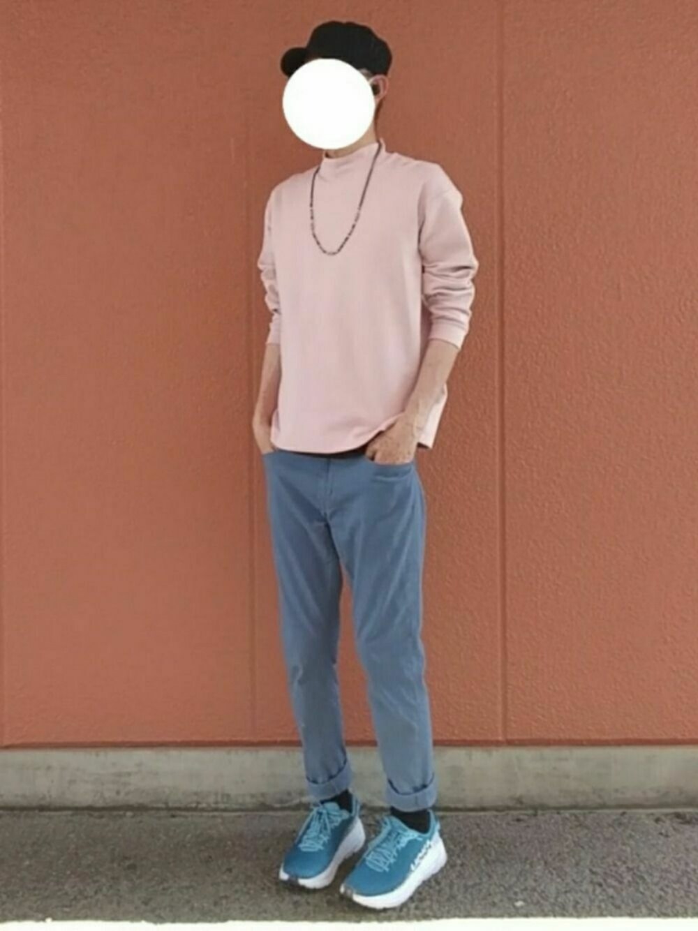 「秋のコーデ、カジュアルコーデ、シンプルコーデ、ootd、韓国ファッション、くすみカラー」｜「UNIQLOのアイテム（パンツ、ブルー系）」を使った、T.Kさん（メンズ・178cm）の秋コーディネートの1枚目の写真