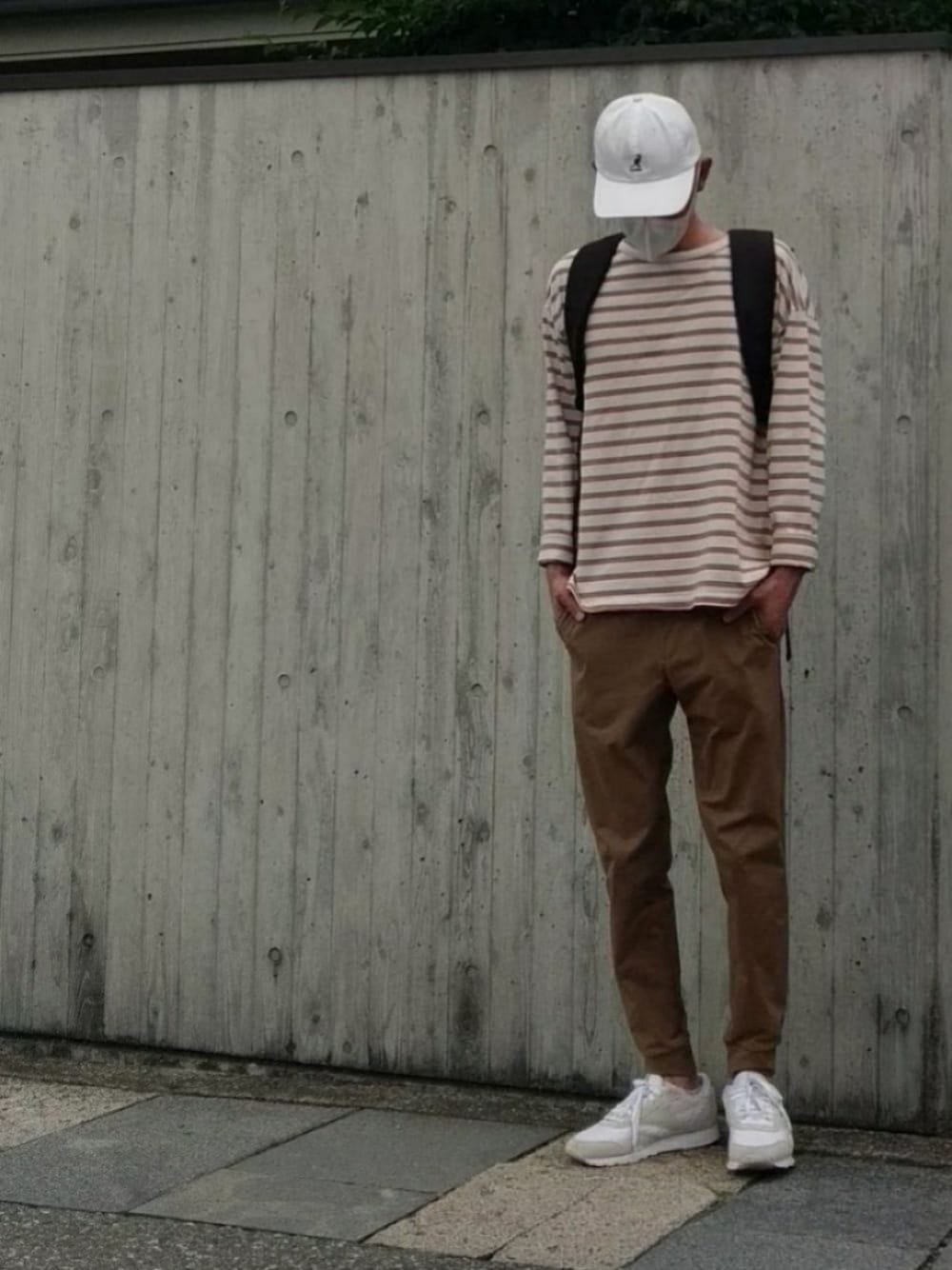 「シンプル、シンプルコーデ、ボーダー、カラーパンツ、ootd、夏セールで買いました、白キャップ、白スニーカー、黒リュック、リュック」｜「UNIQLOのアイテム（パンツ、グリーン系）」を使った、T.Kさん（メンズ・178cm）の夏コーディネートの1枚目の写真