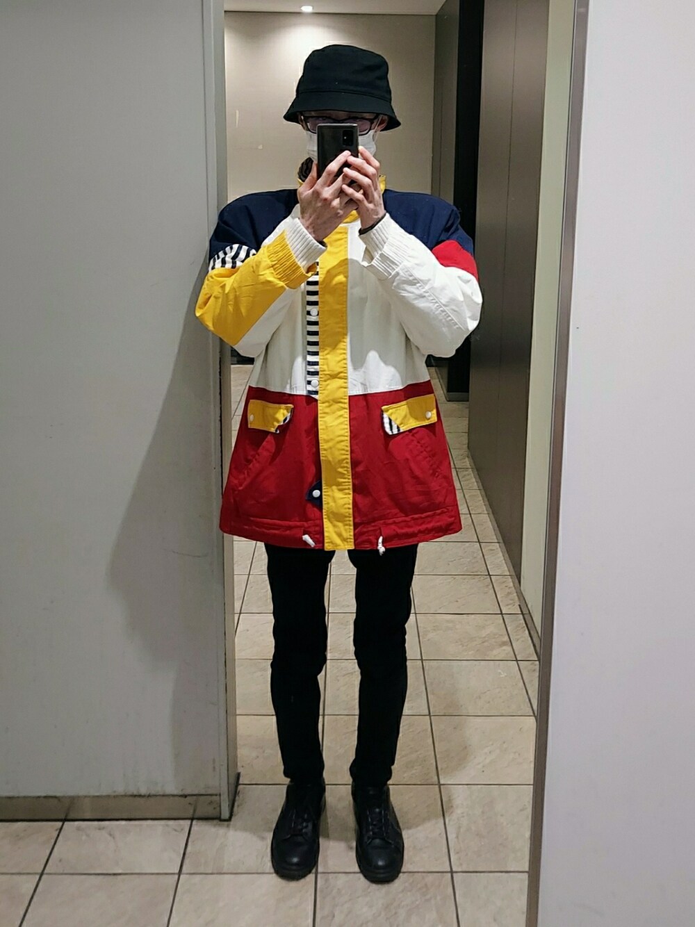 「シンプル、おしゃれさんと繋がりたい、春アウター」｜「ZARAのアイテム（スニーカー、ブラック系）」を使った、T.Kさん（メンズ・178cm）の春コーディネートの1枚目の写真