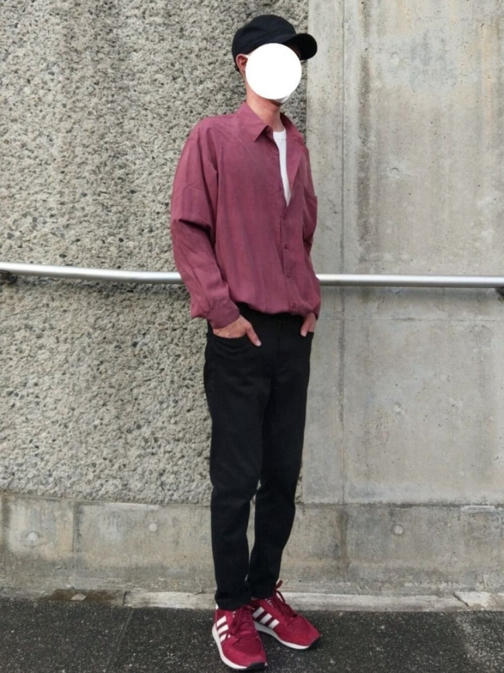 「オーバーサイズ、カジュアル、ストリート、スニーカー、スニーカーコーデ、プチプラ」｜「UNIQLOのアイテム（パンツ、ブラック系）」を使った、T.Kさん（メンズ・178cm）の夏コーディネートの1枚目の写真