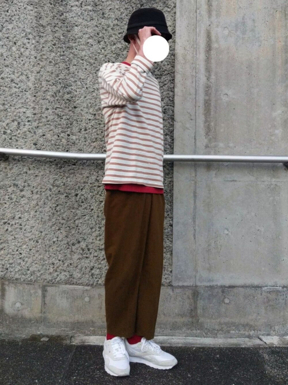 「リラックススタイル、カジュアル、スニーカーコーデ、ボーダー」｜「UNIQLOのアイテム（パンツ、グリーン系）」を使った、T.Kさん（メンズ・178cm）の夏コーディネートの1枚目の写真