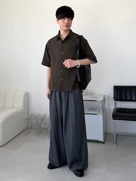 「LUENNA（ルエナ）の【LUENNA】Cross-Tuck Slacks / クロスタックスラックス（スラックス、ブラック系）」を使った、るいさん（メンズ・179cm）の春コーディネート