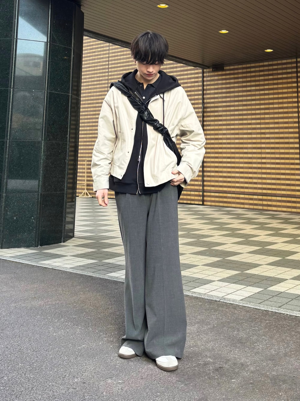 LILLのパーカーを使った人気ファッションコーディネート