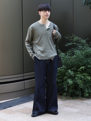 「LUENNA(ルエナ)の【LUENNA】Semi-flare Denim Pants / セミフレアデニムパンツ(デニムパンツ)」を使った、るいさん(メンズ・179cm)の秋コーディネート