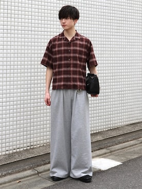 「LUENNA（ルエナ）の【LUENNA】2-Tuck Wide Sweat Pants / 2タックワイドスウェットパンツ（スウェットパンツ、グレー系）」を使った、るいさん（メンズ・179cm）の春コーディネート