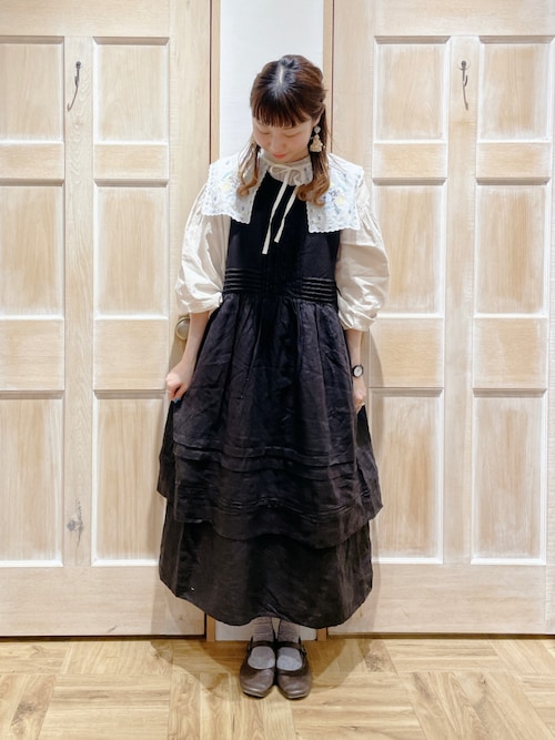 セール】【WEB限定 Sサイズ】刺繍襟付き鉱物顔料染めワンピース