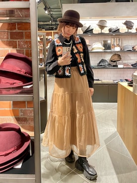 「アイテム（ベスト、レッド系）」を使った、popuriさん（レディース・161cm）の秋コーディネート