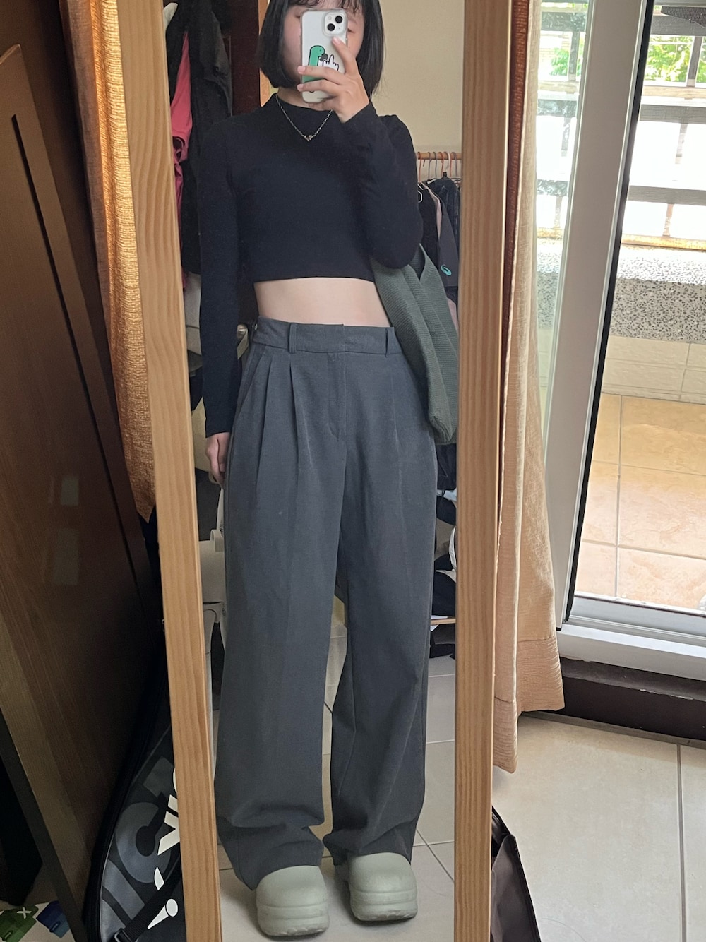 「ATTENTIONのアイテム（その他トップス、ブラック系）」を使った、ji33さん（レディース・159cm）の秋コーディネートの1枚目の写真
