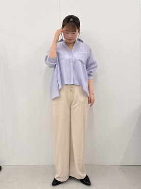 「Jena espace merveilleux(ジェナ エスパスメルヴェイユ)の【着回し抜群/オールシーズン◎】バックカーブシャーリングシャツ(シャツ/ブラウス、パープル系)」を使った、aiさん(レディース・169cm)の春コーディネート