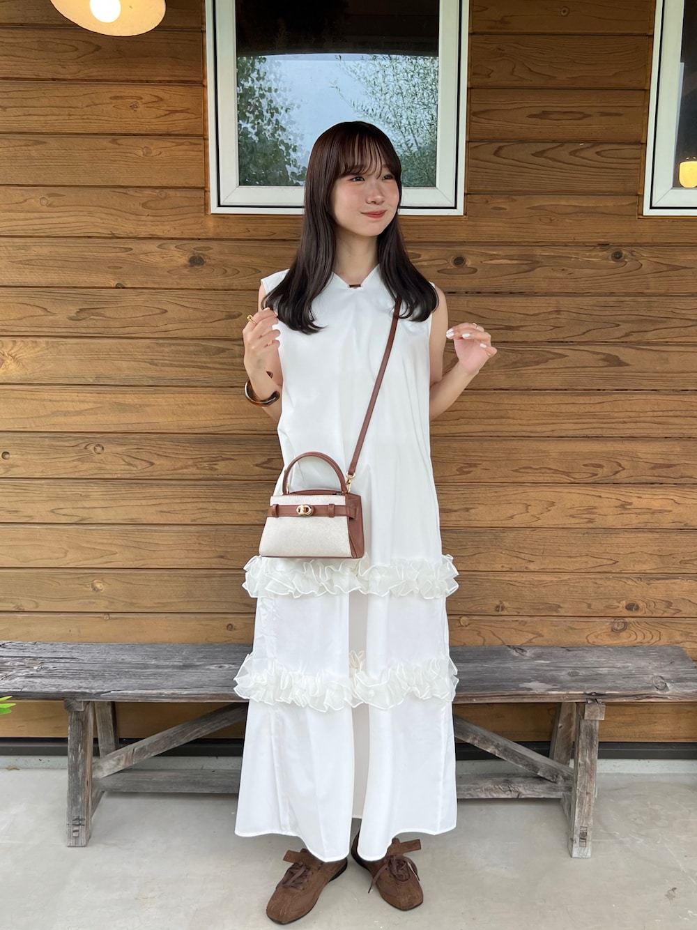 「スニーカー、夏コーデ、韓国ファッション、シャツスタイル、シャツワンピ、ショルダーバッグ、プチプラ、ノースリーブ、お出かけコーデ、フェススタイル、アウトドアスタイル、淡色女子、淡色コーデ、フリル、チュール」｜「DIAVELの【３色展開】スエードベルトスニーカー（スニーカー、ブラウン系）」を使った、misuzuさん（骨格ウェーブ・レディース・161cm）の夏コーディネートの1枚目の写真