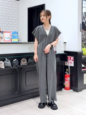 「アイテム（オールインワン・サロペット、グレー系）」を使った、もりこさん（レディース・164cm）の秋コーディネート