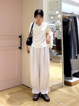「LOWRYS FARM（ローリーズファーム）の【接触冷感・UVカット】カットイージードロストパンツ 1044353（スウェットパンツ、グレー系）」を使った、もりこさん（レディース）の夏コーディネート