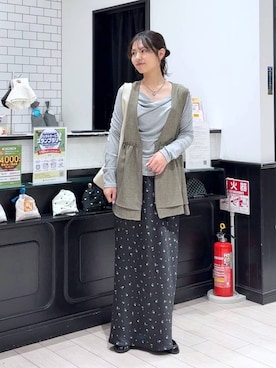 「LOWRYS FARM（ローリーズファーム）のストレッチサテンスカート　 290120（スカート、ブラック系）」を使った、もりこさん（レディース）の春コーディネート