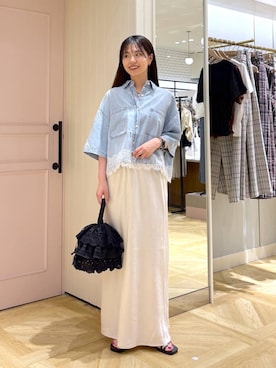 「LOWRYS FARM（ローリーズファーム）のストレッチサテンスカート　 290120（スカート、ホワイト系）」を使った、もりこさん（レディース）の春コーディネート