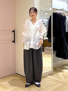 「LOWRYS FARM（ローリーズファーム）のスタイルＵＰクロスカップキャミ　100757（Tシャツ/カットソー、ホワイト系）」を使った、もりこさん（レディース）の秋コーディネート