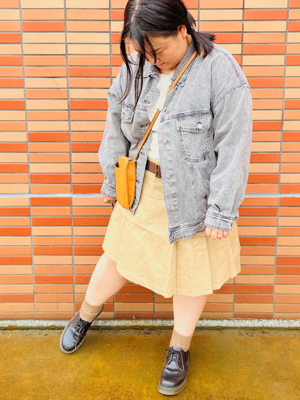 「春めき満開コーデ、ジャケット、シンプルスタイル、ぽっちゃりコーデ、プラスサイズ」｜「noannuのアイテム（デニムジャケット、ブラック系）」を使った、んーまっさん（骨格ストレート・レディース・154cm）の春コーディネートの1枚目の写真