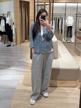 「Jena espace merveilleux（ジェナ　エスパスメルヴェイユ）のギャザーデニムシャツ（シャツ/ブラウス、ブルー系）」を使った、ウッチーさん（レディース・170cm）の春コーディネート