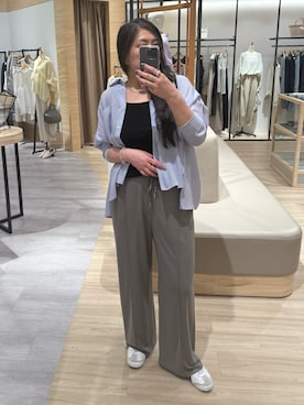 「Jena espace merveilleux（ジェナ　エスパスメルヴェイユ）の【シャツのインナーに◎】スクエアタンクトップ（キャミソール、ブラック系）」を使った、ウッチーさん（レディース・170cm）の春コーディネート